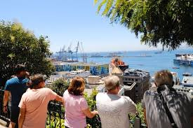 How has tourism impacted Valparaíso’s local economy