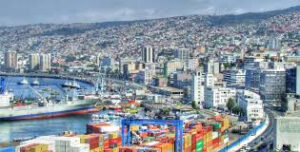 How did Valparaíso become a key port in the Pacific