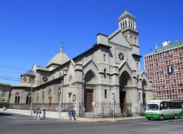 What architectural styles are prominent in Valparaíso